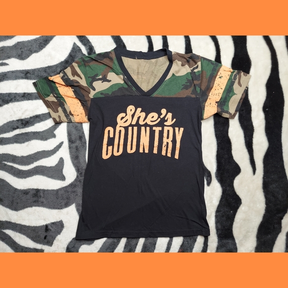 She's Country Jason Aldean Jersey T-Shirt - Picture 1 of 2